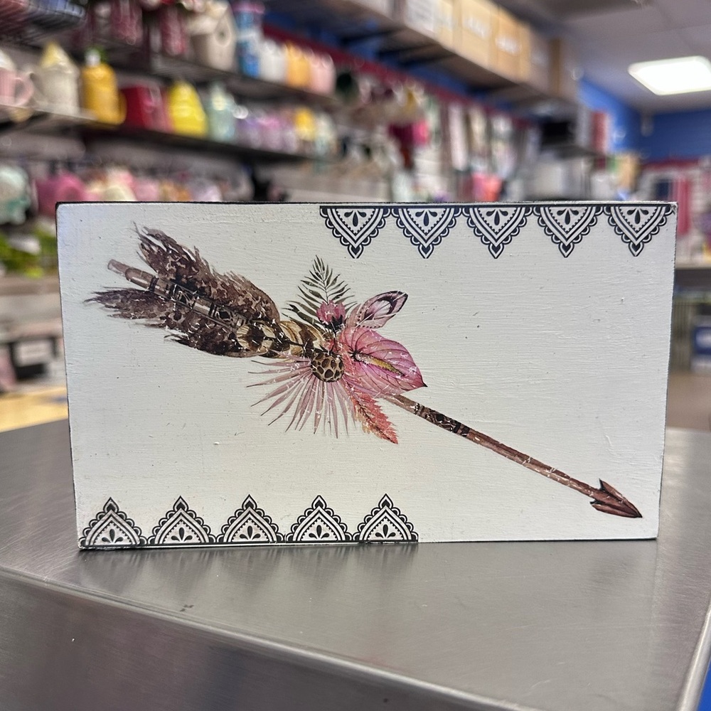 Decorative Arrow Wall Art with Pink and Brown Accents